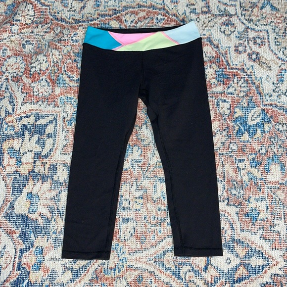 Ivivva Little Girls Lululemon Black Reversible Cropped Leggings SZ 14 VGUC - Picture 1 of 5